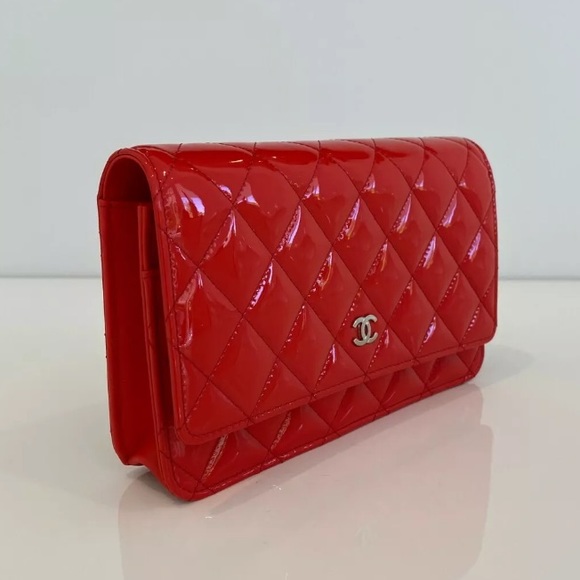 CHANEL GORGEOUS CORAL WALLET ON A CHAIN NEW IN BOX - Picture 3 of 16